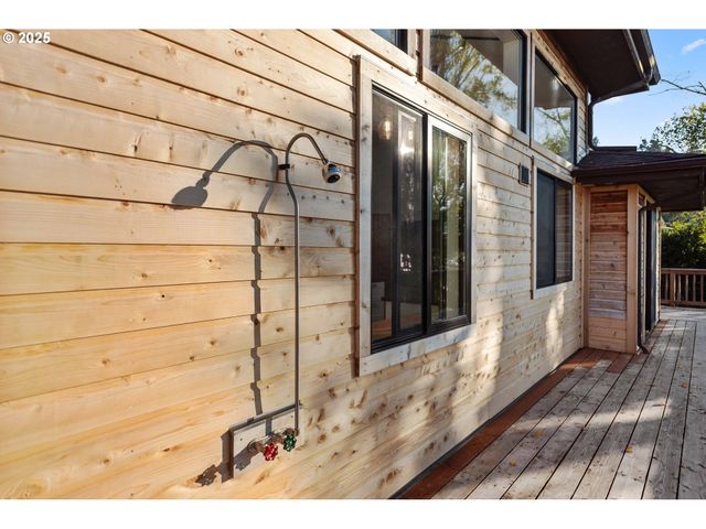 57555 PARKERSBURG Rd, Bandon, OR 97411