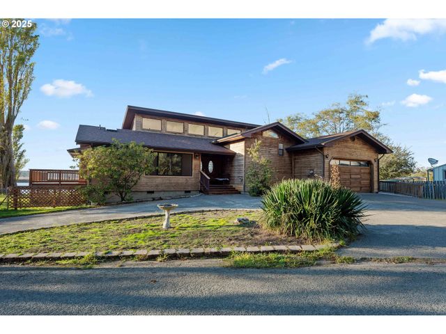 57555 PARKERSBURG Rd, Bandon, OR 97411