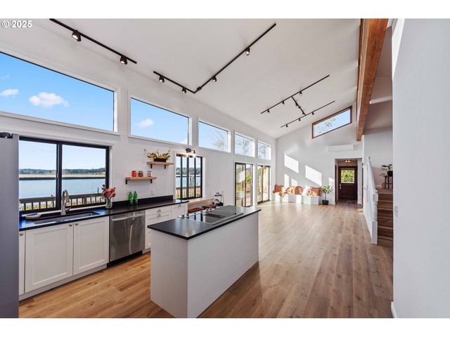 57555 PARKERSBURG Rd, Bandon, OR 97411