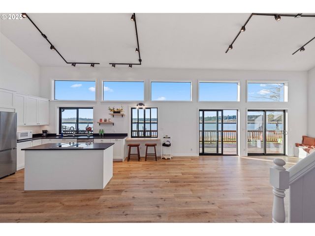 57555 PARKERSBURG Rd, Bandon, OR 97411