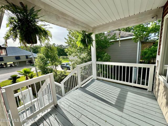 203 Pinewood Drive, Pass Christian, MS 39571
