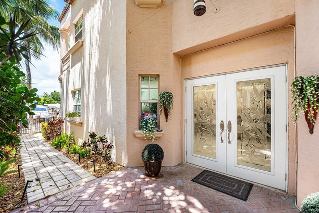 19 Hendricks Isle, Fort Lauderdale, FL 33301