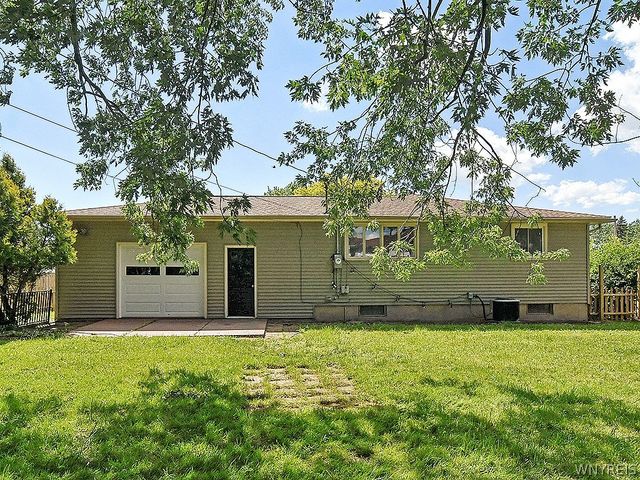 50 Carriage Park, West Seneca, NY 14224
