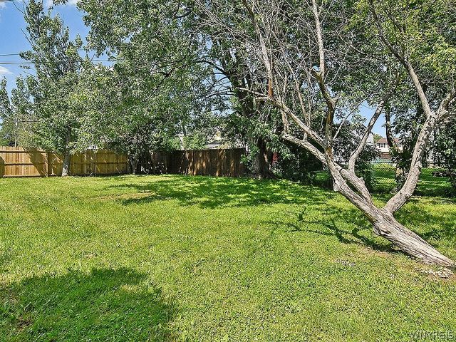 50 Carriage Park, West Seneca, NY 14224
