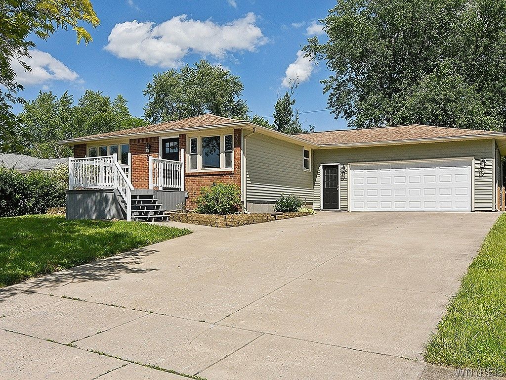 50 Carriage Park, West Seneca, NY 14224
