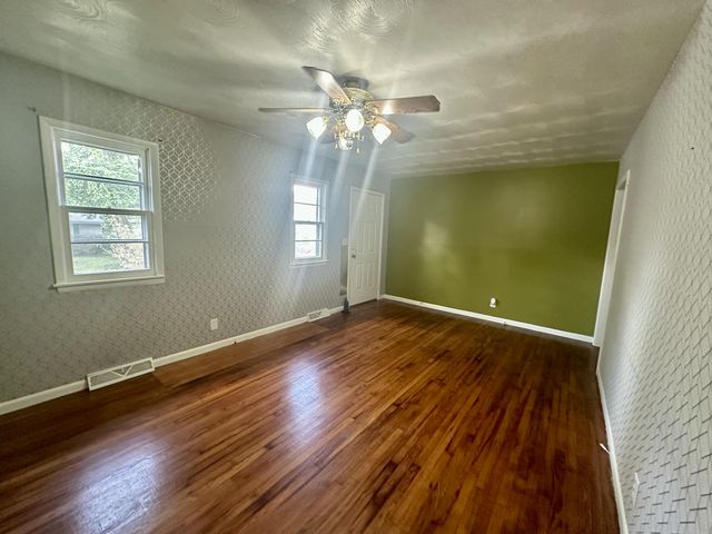 2926 E Lombard Street, Springfield, MO 65802