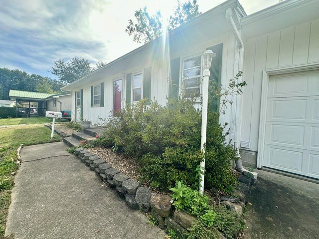 2926 E Lombard Street, Springfield, MO 65802