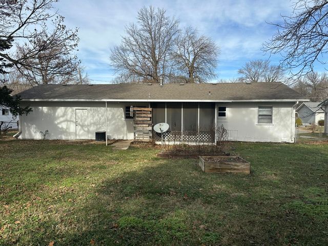 2926 E Lombard Street, Springfield, MO 65802