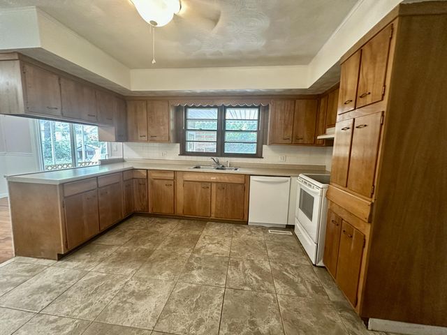 2926 E Lombard Street, Springfield, MO 65802