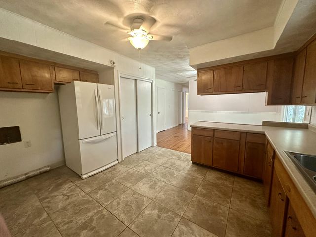 2926 E Lombard Street, Springfield, MO 65802