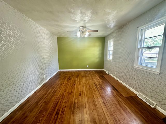 2926 E Lombard Street, Springfield, MO 65802