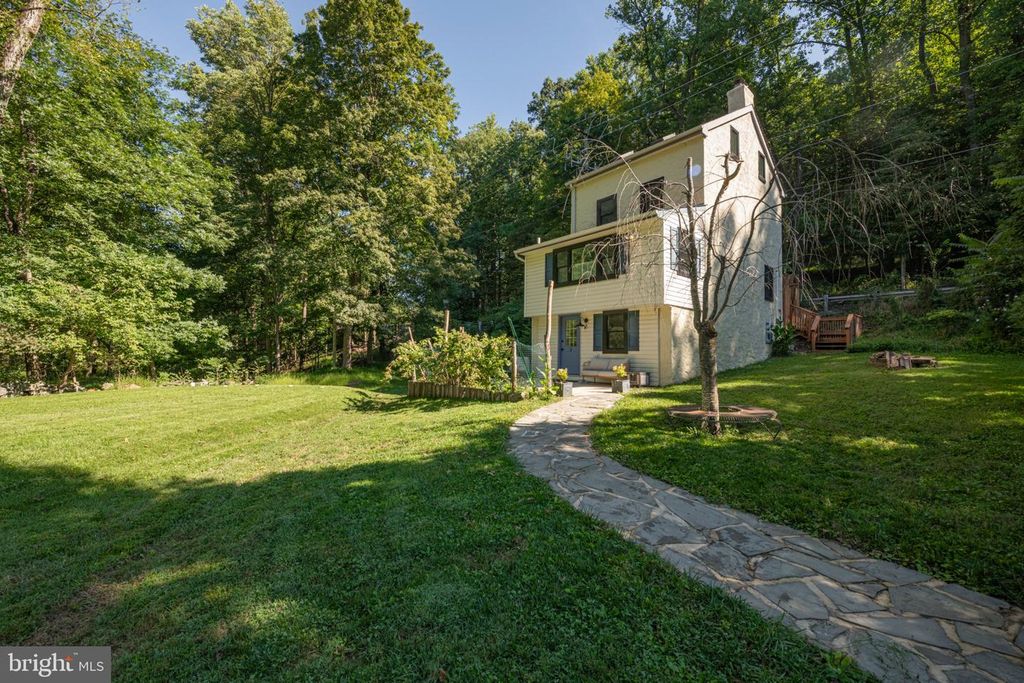 2 HARTMAN RUN, PHOENIXVILLE, PA 19460 — exterior
