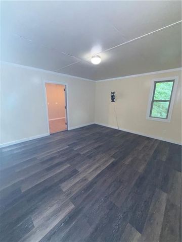 150 Creek Bank Drive, Talking Rock, GA 30175