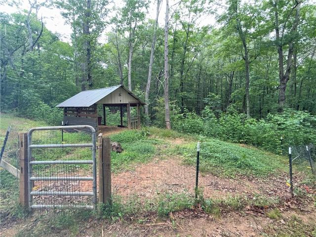 150 Creek Bank Drive, Talking Rock, GA 30175