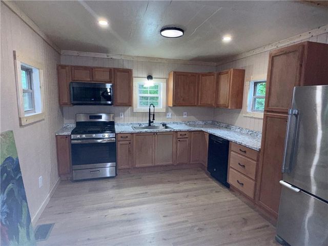 150 Creek Bank Drive, Talking Rock, GA 30175