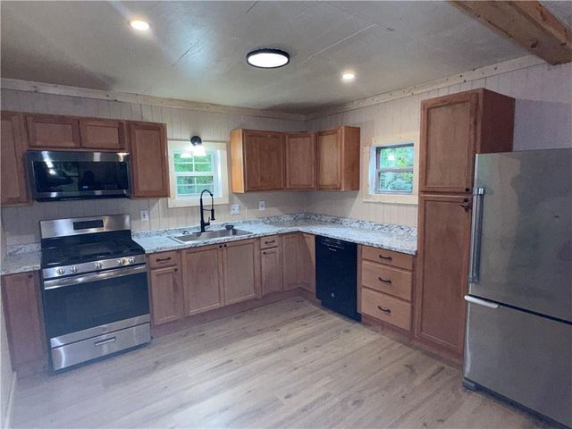 150 Creek Bank Drive, Talking Rock, GA 30175