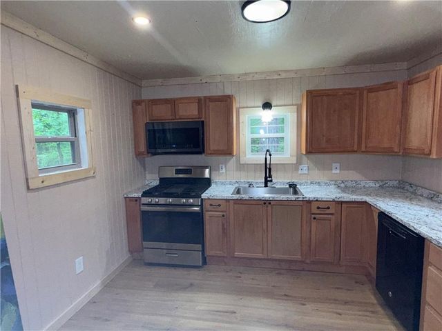 150 Creek Bank Drive, Talking Rock, GA 30175