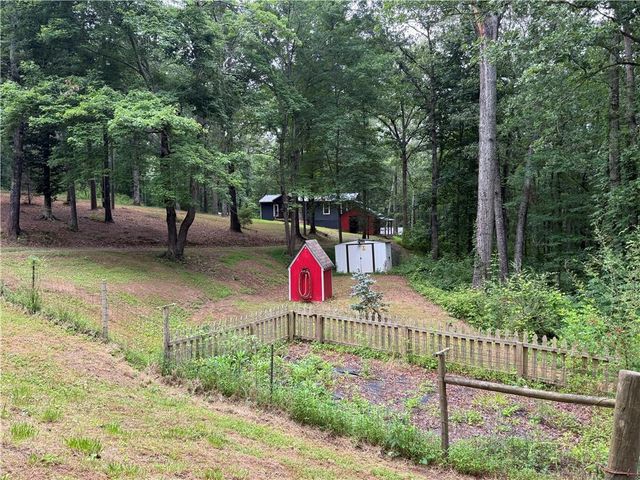 150 Creek Bank Drive, Talking Rock, GA 30175