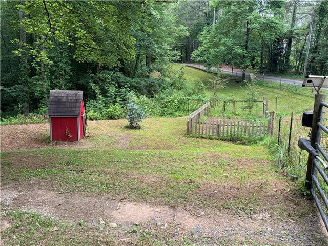 150 Creek Bank Drive, Talking Rock, GA 30175