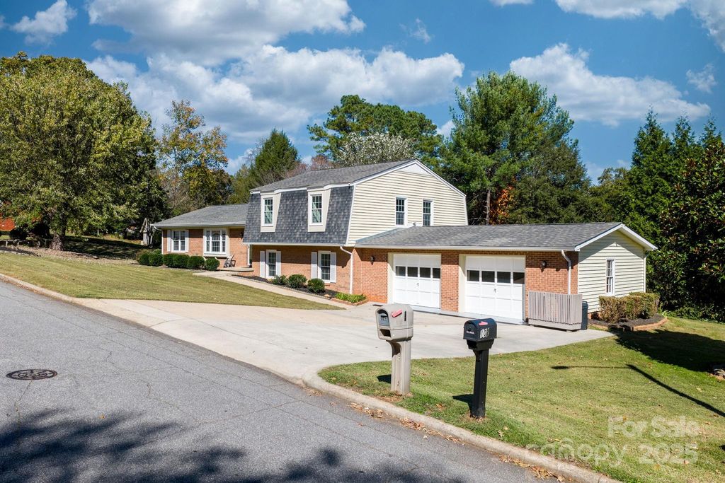 102 Castlegate Drive, Morganton, NC 28655