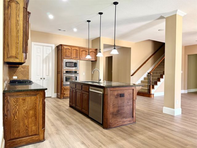 509 S Hampton Court, Lewisville, TX 75056