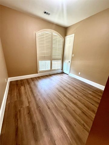 509 S Hampton Court, Lewisville, TX 75056