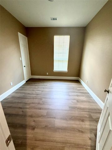 509 S Hampton Court, Lewisville, TX 75056