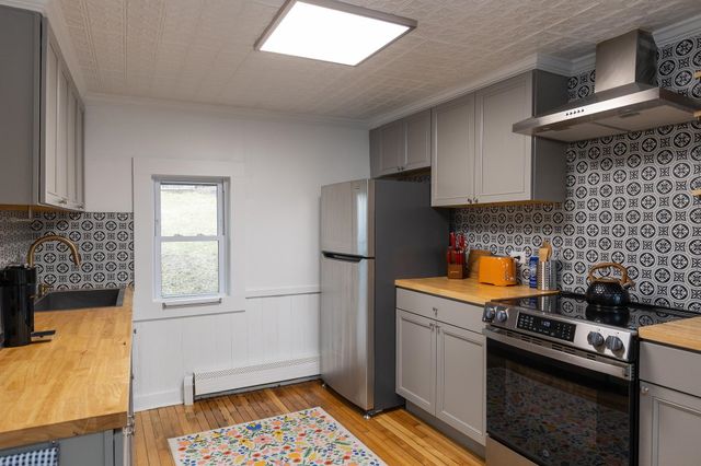 29 Railroad Lane, Winooski, VT 05404