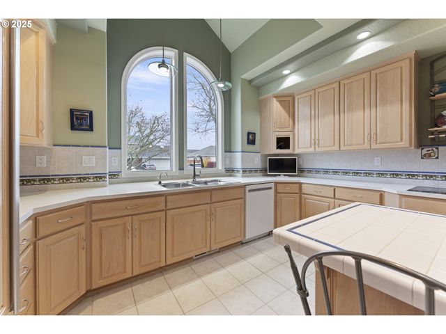 2680 E MOUNTAIN VIEW Dr, Albany, OR 97322