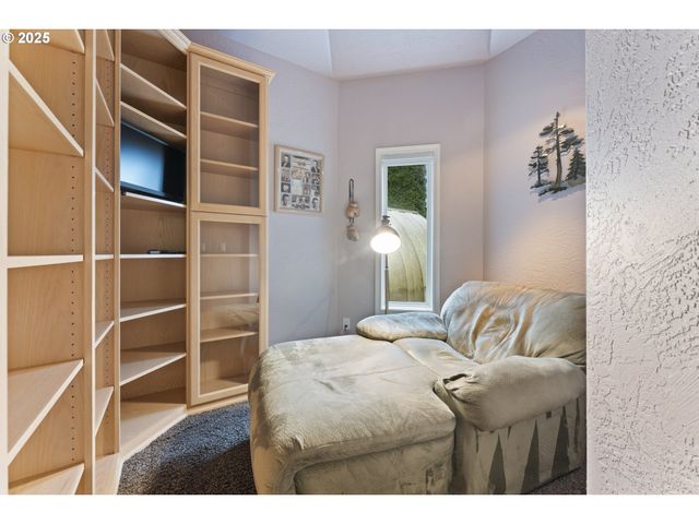 2680 E MOUNTAIN VIEW Dr, Albany, OR 97322