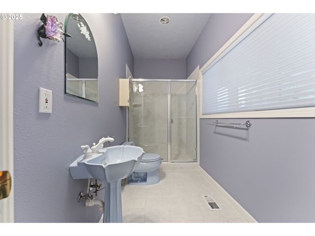 2680 E MOUNTAIN VIEW Dr, Albany, OR 97322