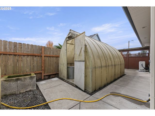 2680 E MOUNTAIN VIEW Dr, Albany, OR 97322