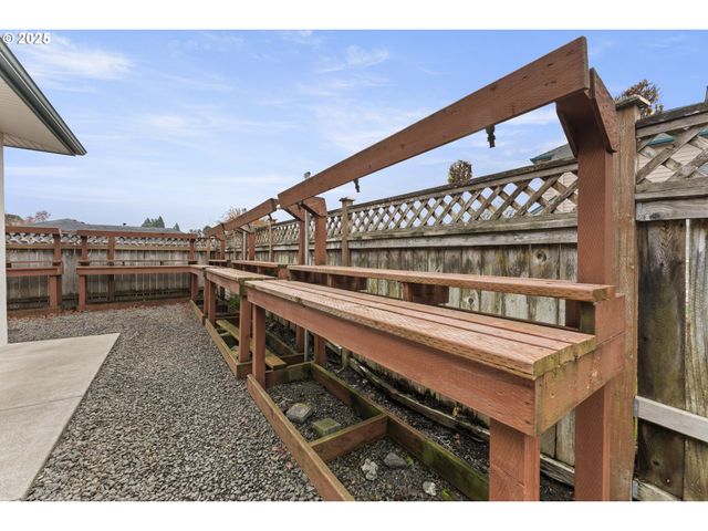 2680 E MOUNTAIN VIEW Dr, Albany, OR 97322