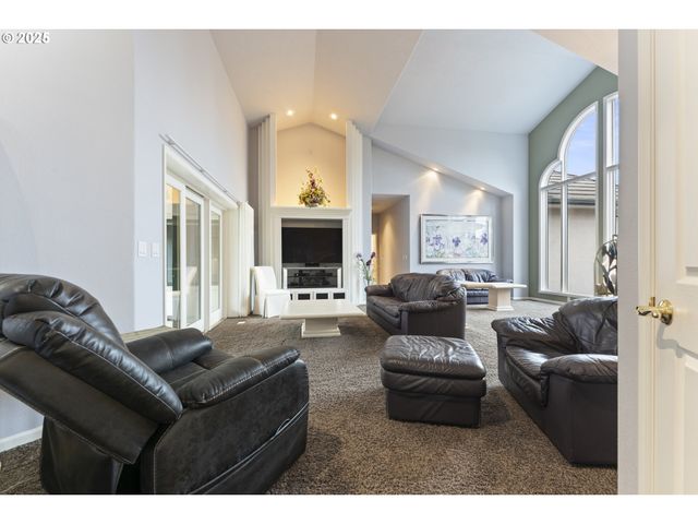 2680 E MOUNTAIN VIEW Dr, Albany, OR 97322