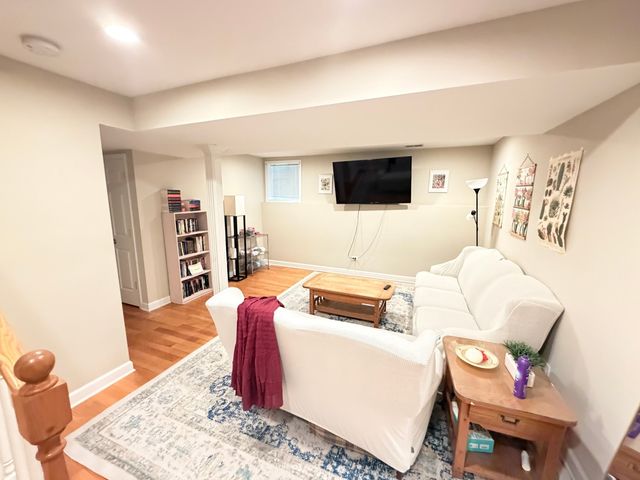 1330 W Roscoe Street 1, Chicago, IL 60657