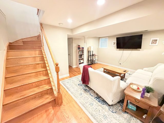 1330 W Roscoe Street 1, Chicago, IL 60657