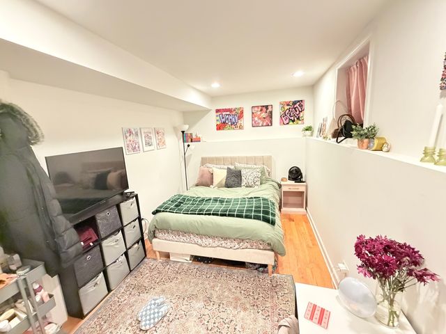 1330 W Roscoe Street 1, Chicago, IL 60657