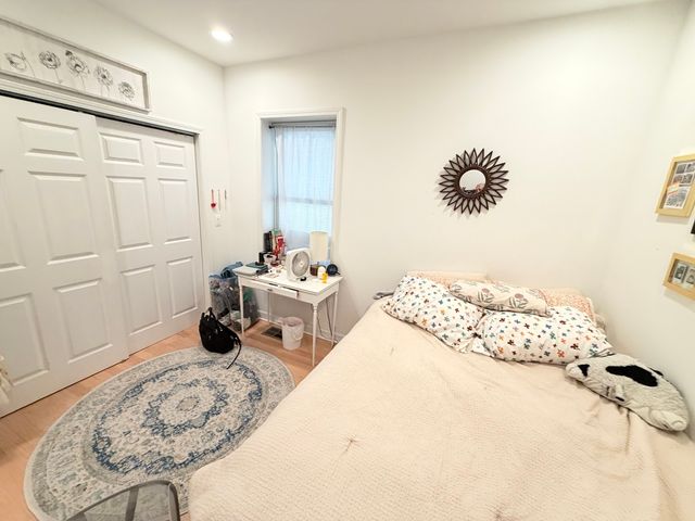1330 W Roscoe Street 1, Chicago, IL 60657