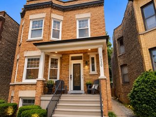 1330 W Roscoe Street 1, Chicago, IL 60657