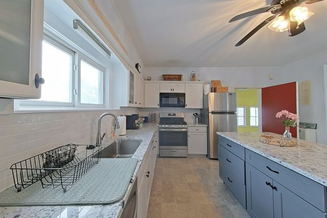 36 Dixon Street, Newport, RI 02840