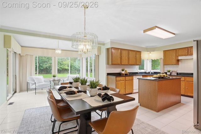 48548 Castleside Drive, Canton Charter Township, MI 48187