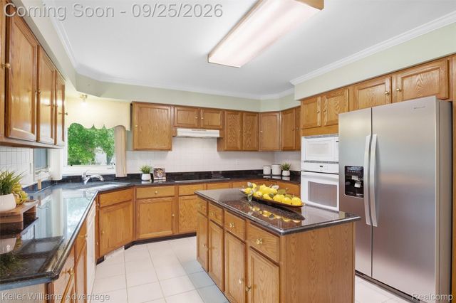 48548 Castleside Drive, Canton Charter Township, MI 48187