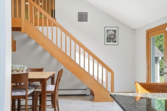 1 Hawthorne St, Lakeville, MA 02347