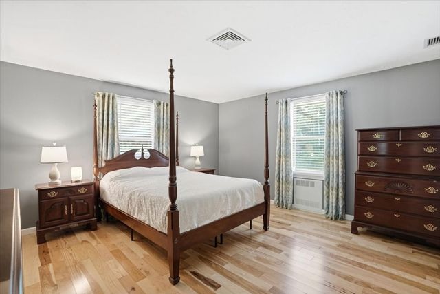 1 Hawthorne St, Lakeville, MA 02347