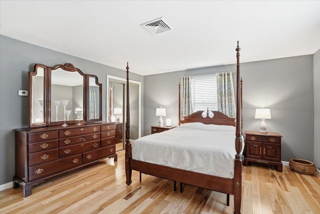1 Hawthorne St, Lakeville, MA 02347