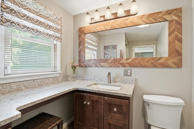 1 Hawthorne St, Lakeville, MA 02347