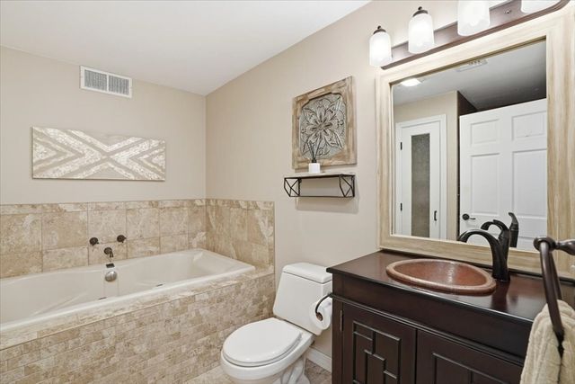 1 Hawthorne St, Lakeville, MA 02347
