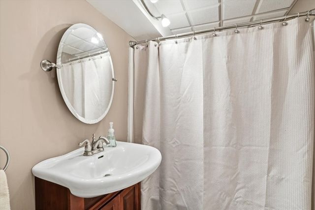 1 Hawthorne St, Lakeville, MA 02347