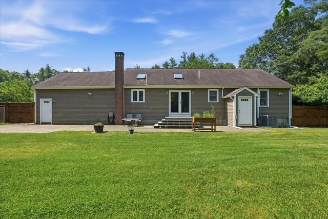 1 Hawthorne St, Lakeville, MA 02347
