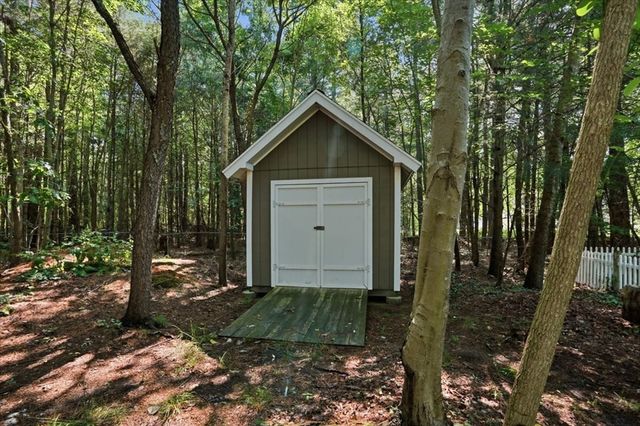 1 Hawthorne St, Lakeville, MA 02347